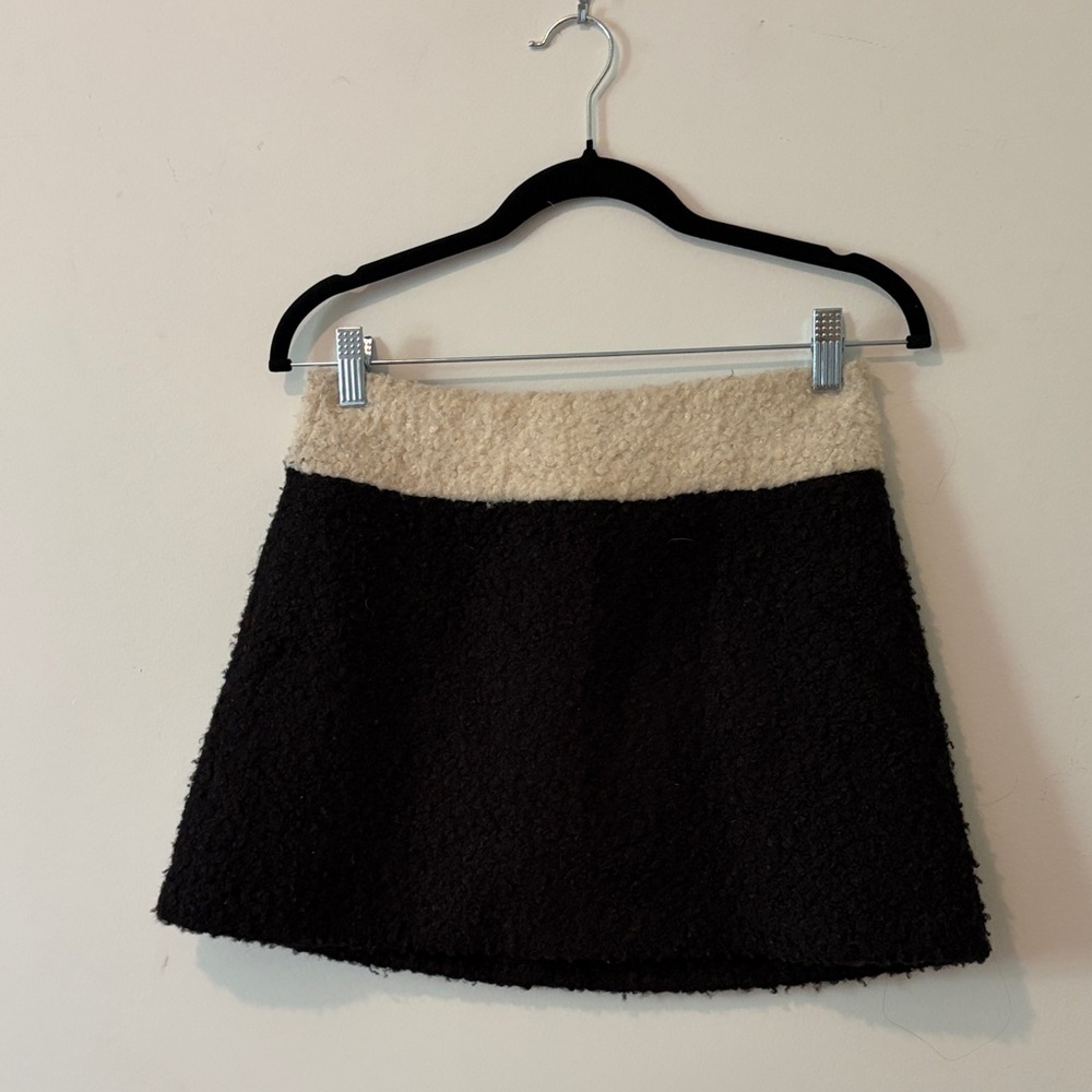 Alice +Olivi Black and Cream Bouclé A-Line Mini Skirt